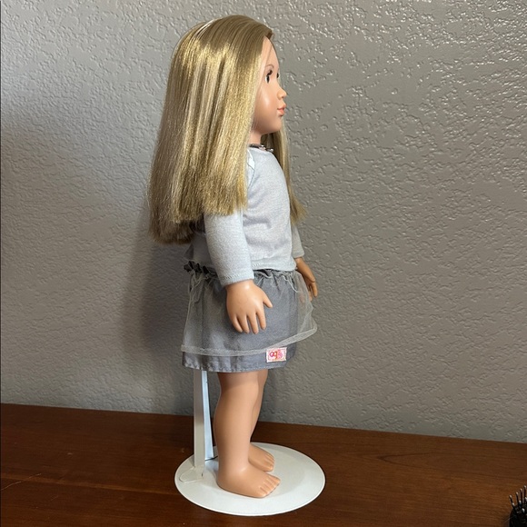 18” Our Generation Doll Blonde Green Eyes - Picture 4 of 15